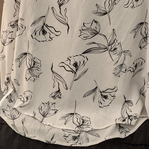 like NEW FUN2FUN Split Neck Floral Blouse - Picture 7 of 7